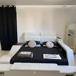 Maleth House Гостевой дом Нашшар