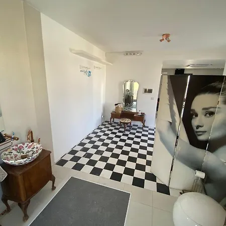 Maleth House Гостевой дом